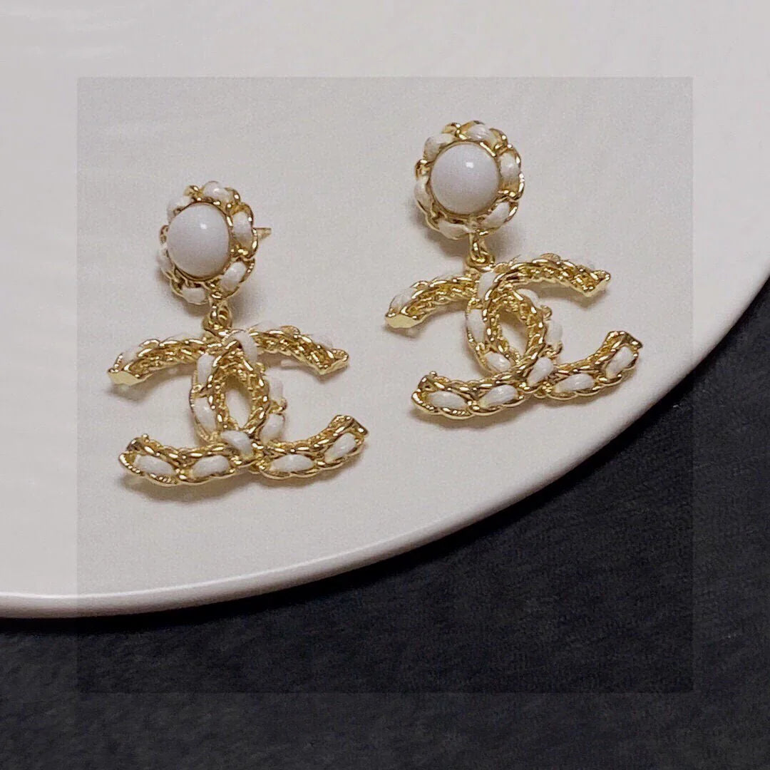 New fashionable and versatile earrings 1024072910