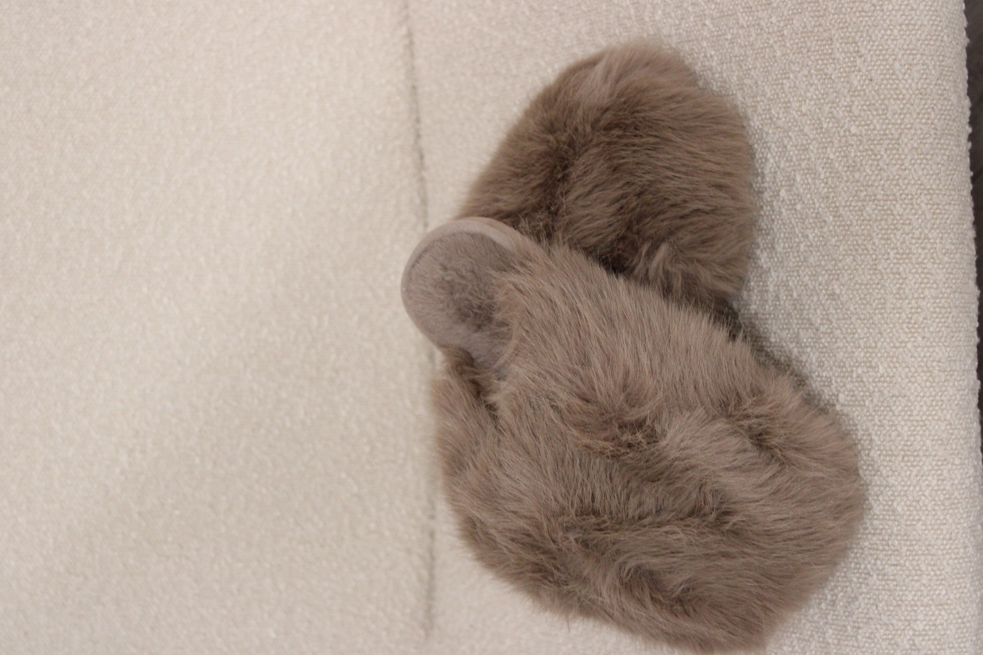 Round toe flat shoes