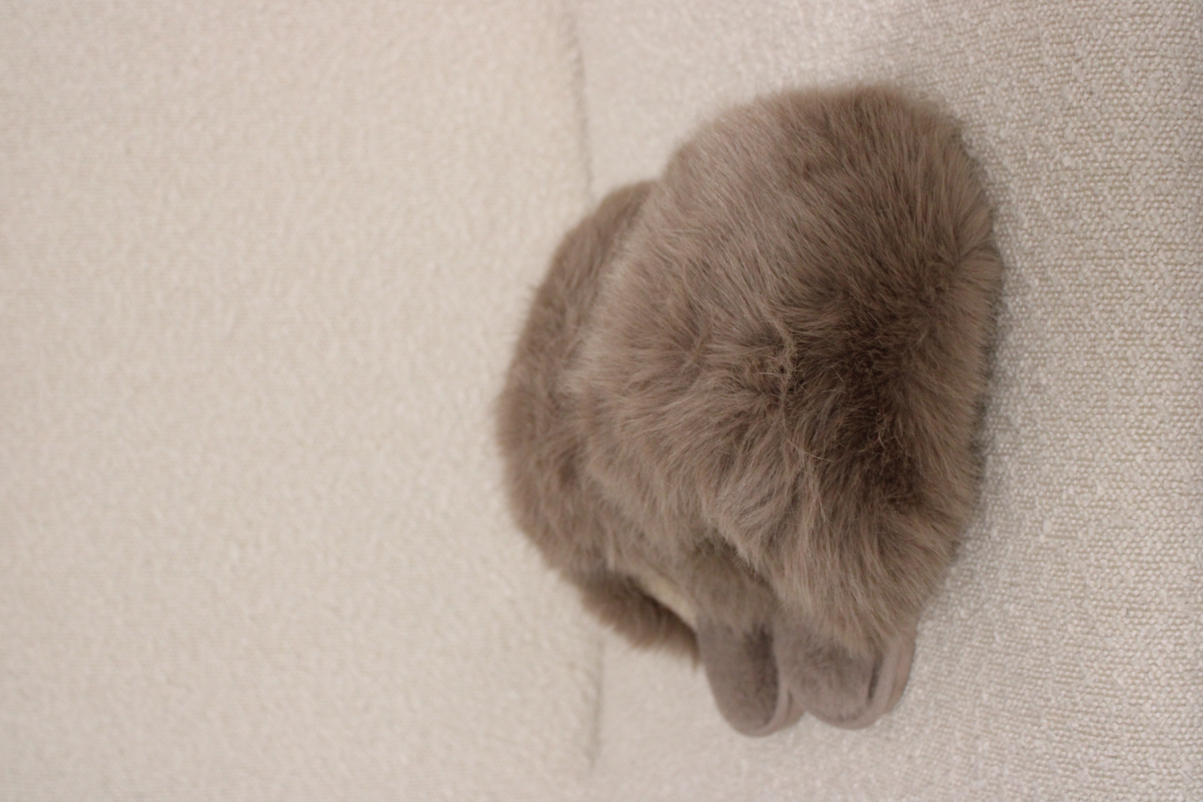 Round toe flat shoes